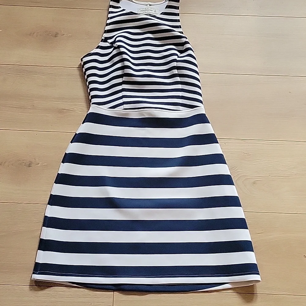 Abercrombie & Fitch Navy and White Striped Midi Dress - Picture 3 of 5